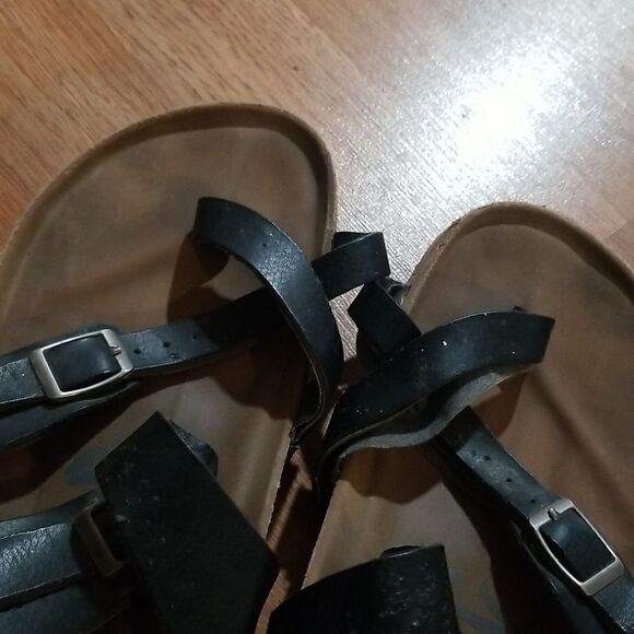 Flat strap sandals  - Picture 3 of 8